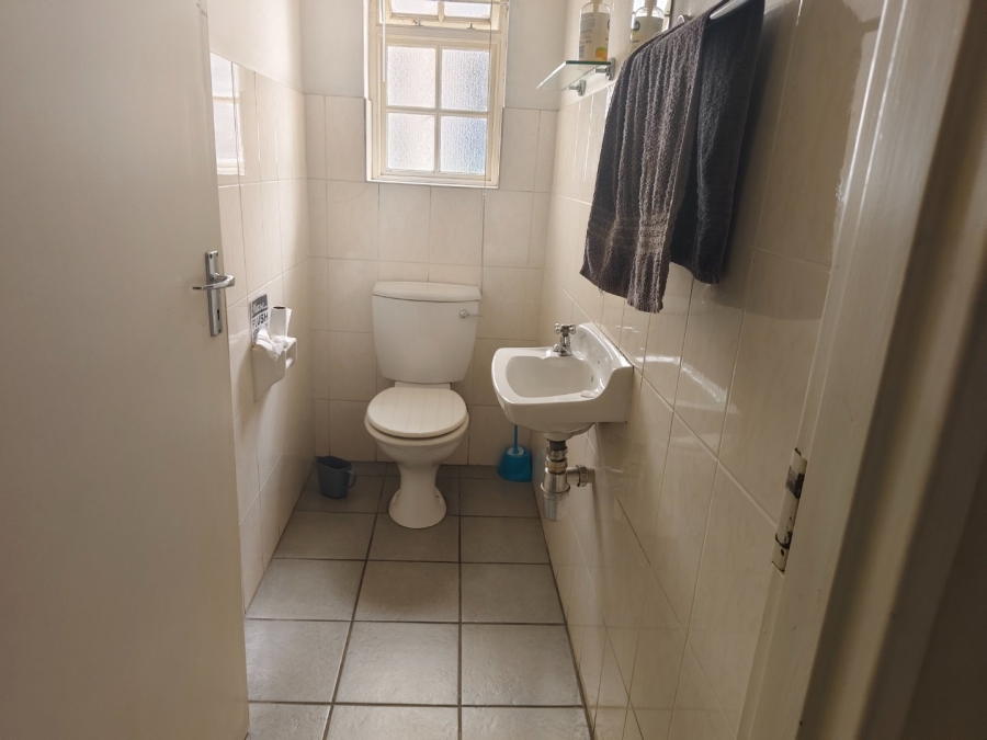 To Let commercial Property for Rent in Buitenverwagting Western Cape